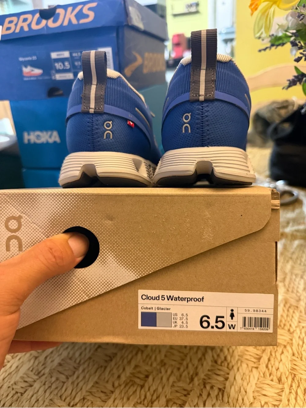 On Running Running Cloud 5 Waterproof sz 6.5 woman new in box !!